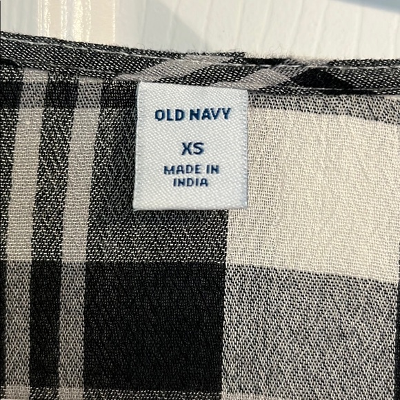 Black and white Old Navy blouse - Picture 2 of 3